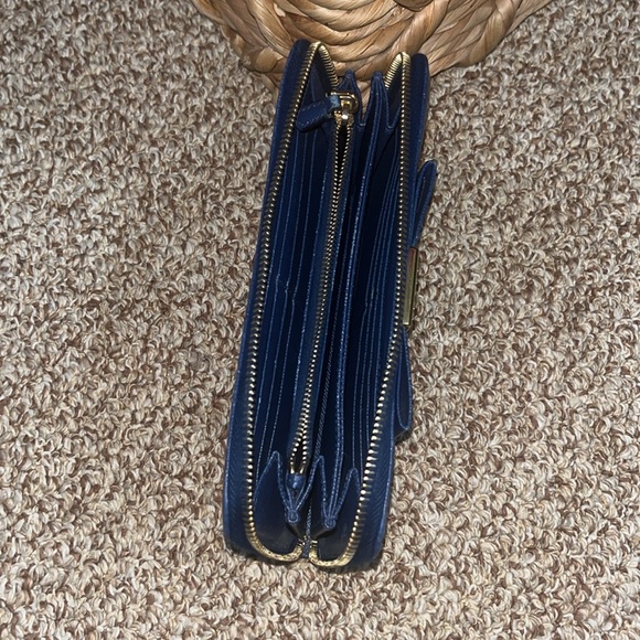 PRADA Preloved BLUE LONG WALLET NEEDS THE PULL OF THE ZIPPER OTHERWISE AMAZING - Picture 9 of 12